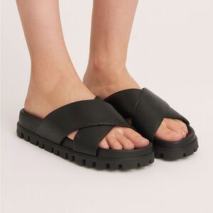 Mercer & Madison Rilla Black Crisscross Slides Sandals Chunky Lug Sole 7.5